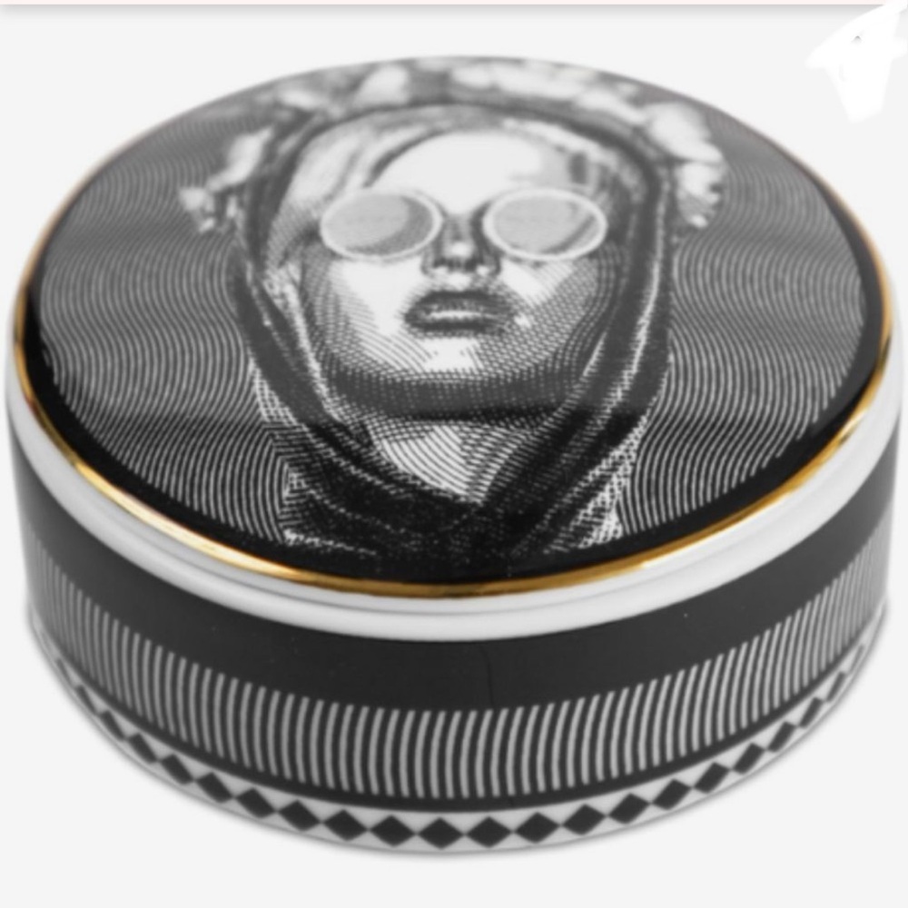 Baci Milano Ceramic Black/White La Stilosa Round Box